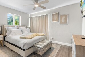 3 chambres, bureau, fer et planche à repasser, accès au Wi-Fi (inclus)