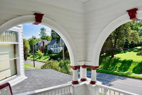 The Caren at Victorian Charm Inn