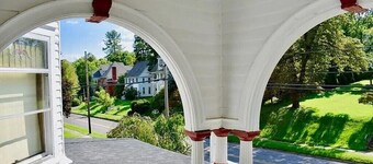 The Caren at Victorian Charm Inn