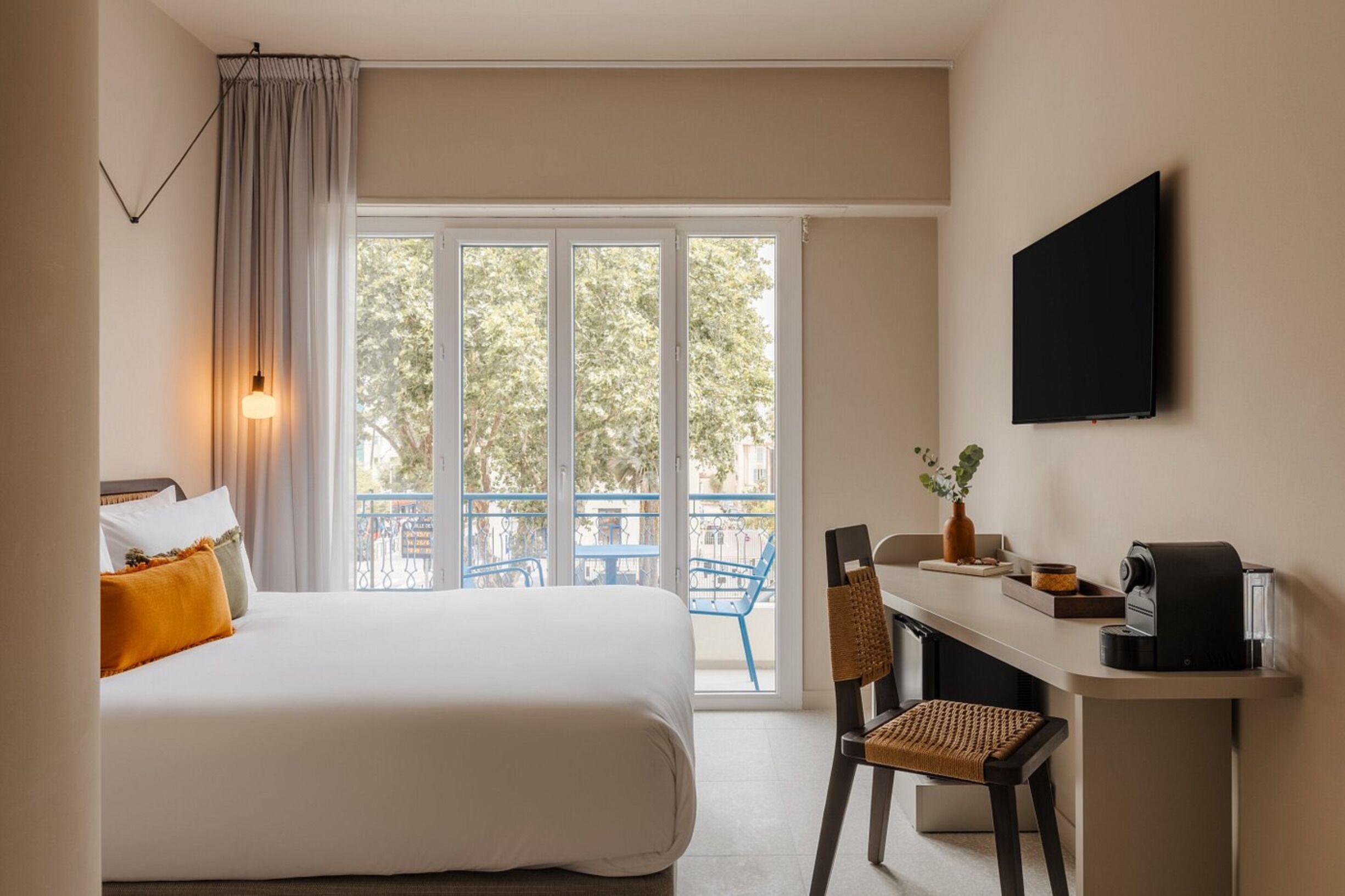 1 habitación, decoración personalizada y muebles diferentes 