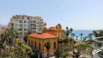 1 kamar tidur dan didekorasi berbeda-beda