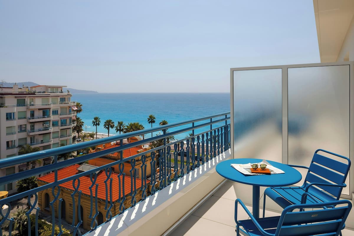 Suite, 1 grand lit et 1 canapé-lit, balcon, vue mer | 1 chambre, décoration personnalisée, ameublement personnalisé