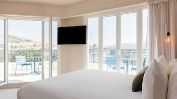 1 bedroom, individually decorated, individually furnished