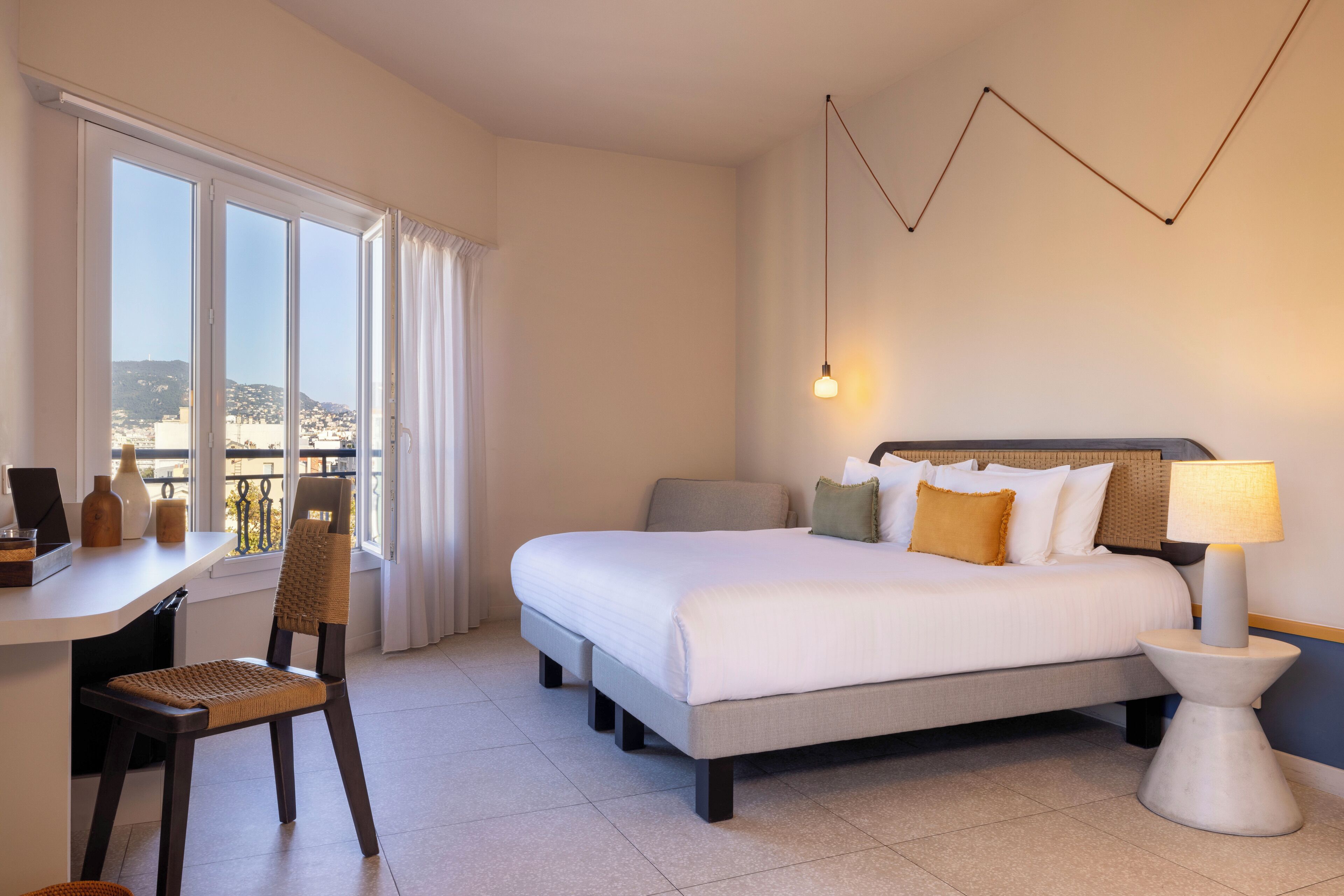 1 habitación, decoración personalizada y muebles diferentes 