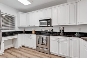 冰箱、微波炉、炉灶、洗碗机