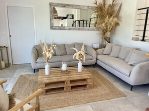 TV - Splendid villa with swimming pool & sea view (Roquebrune-sur-Argens)