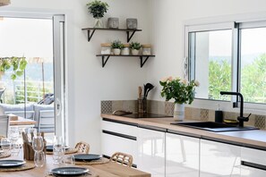 Kühlschrank, Mikrowelle, Ofen, Geschirrspüler