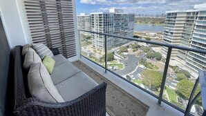 Property grounds - Beachfront Condo in Beautiful Coronado (Coronado)