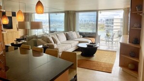 Smart TV - Beachfront Condo in Beautiful Coronado (Coronado)