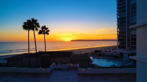 Outdoor pool, a heated pool - Beachfront Condo in Beautiful Coronado (Coronado)