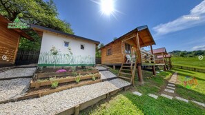 Property grounds - Green bungalow Bosnian pyramid glamping (Visoko)