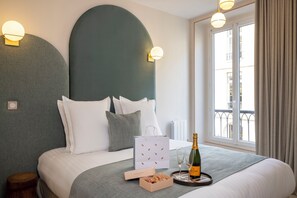 2 Bedroom Apartment with city view - 52m² | Premium bedding, pillowtop beds, individually decorated - Yuna Saint-Honoré - Serviced Apartments (Paris)