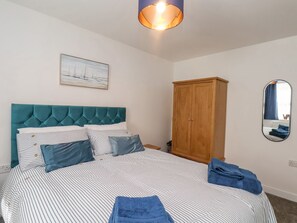 2 bedrooms, individually decorated, individually furnished, free WiFi - Stowaway Cottage (Whitby)