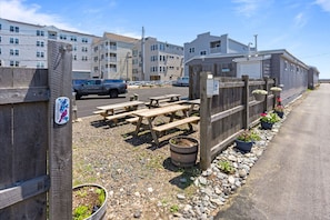 Outdoor dining - Hampton Beach Suite | Mins to Maine | Pet Friendly (Hampton)
