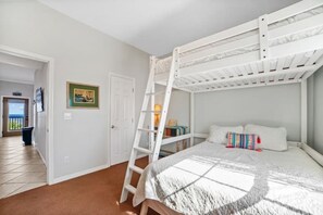 Room - Top Floor Oceanfront Beach Condo Large Balcony (New Smyrna Beach)