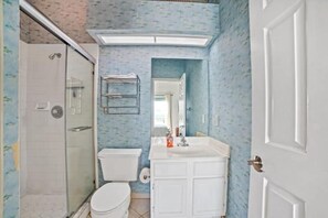 Bathroom - Top Floor Oceanfront Beach Condo Large Balcony (New Smyrna Beach)