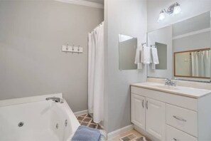 Shower, jetted bath, hair dryer, towels