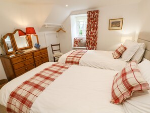 2 Schlafzimmer, individuell dekoriert, individuell eingerichtet