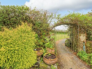 Property grounds - Gilly Skyber (Helston)