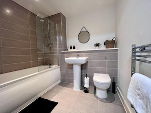 Apartamento, 1 cama de matrimonio con sofá cama | Baño | Ducha, secador de pelo y toallas