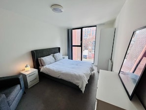 Apartamento, 1 cama de matrimonio con sofá cama | 1 dormitorio, tabla de planchar con plancha, wifi gratis y ropa de cama