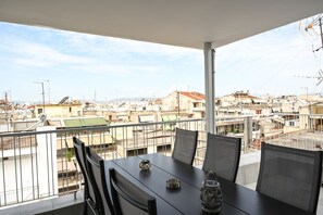 تناول الطعام بالخارج