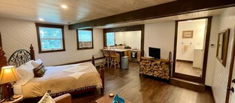 Pinecone - Apartment in Downtown Greenville