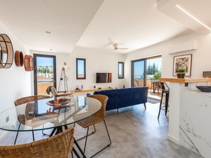 Fernseher, Stereoanlage