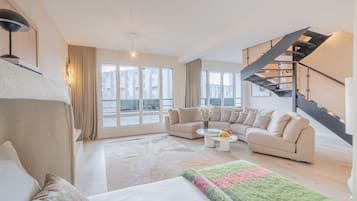 Duplex Apartment with terrace 85m2 | 客房景觀