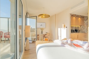 Studio Premium with terrace 25m2 | Cadar kapas Mesir, peralatan tempat tidur premium, tilam berlapik