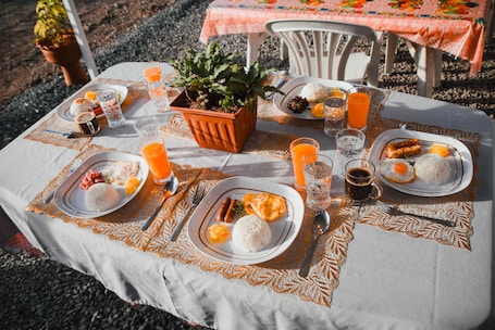 ๋งค์ผ ํ์ง์ ๋ฌด๋ฃ ์์นจ ์์ฌ ํฌํจ