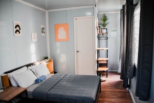 Quarto quádruplo executivo | Roupas de cama antialérgicas, Wi-Fi de cortesia