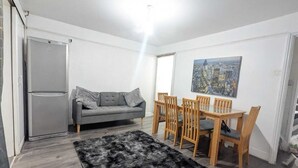 House, Multiple Beds | Dining - Inviting 4-bed House in Dover (Dover)