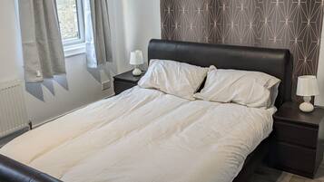 House, Multiple Beds | 4 bedrooms, iron/ironing board, free WiFi, bed sheets