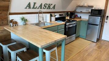 Fridge, microwave, oven, stovetop