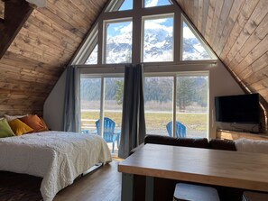 1 bedroom, free WiFi, bed sheets - The Moose @ Exit Glacier Cabins (Seward)