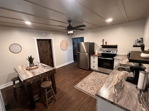 Creek View Retreat 3 Bedroom- 2 Full Bathroom.  Cozy home