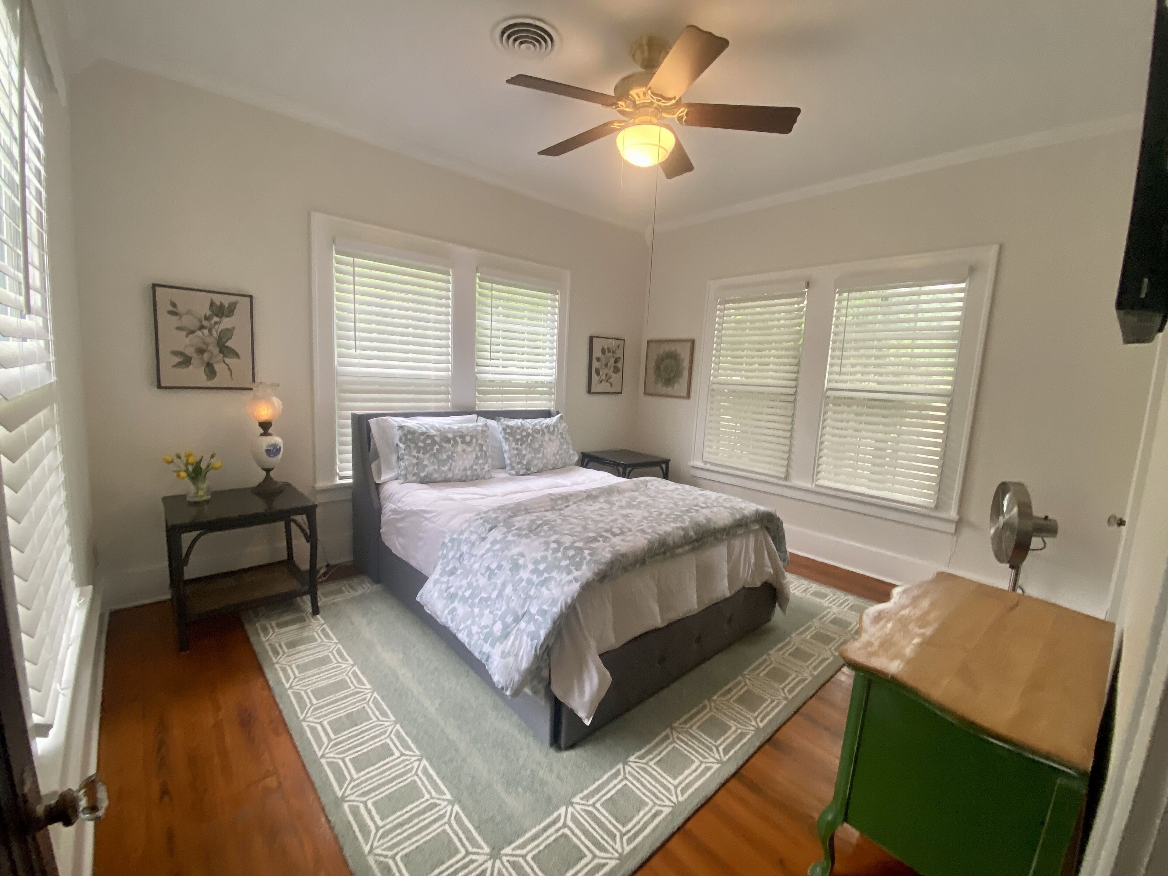 2 chambres, bureau, fer et planche à repasser, Wi-Fi gratuit