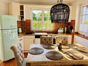 Geladeira, fogão, cooktop, lava-louças