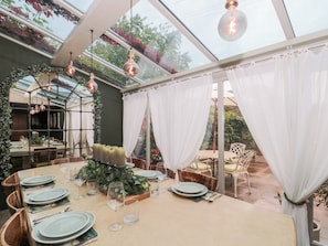 Dining - Yarn Cottage (Broadway)