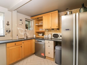 Fridge, dishwasher, cookware/dishes/utensils