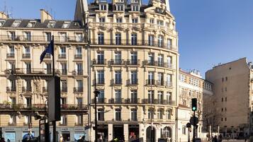 Vista frontal de la propiedad