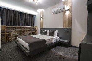1 bedroom, premium bedding, desk, laptop workspace - Dewy Hotel (Izmir)