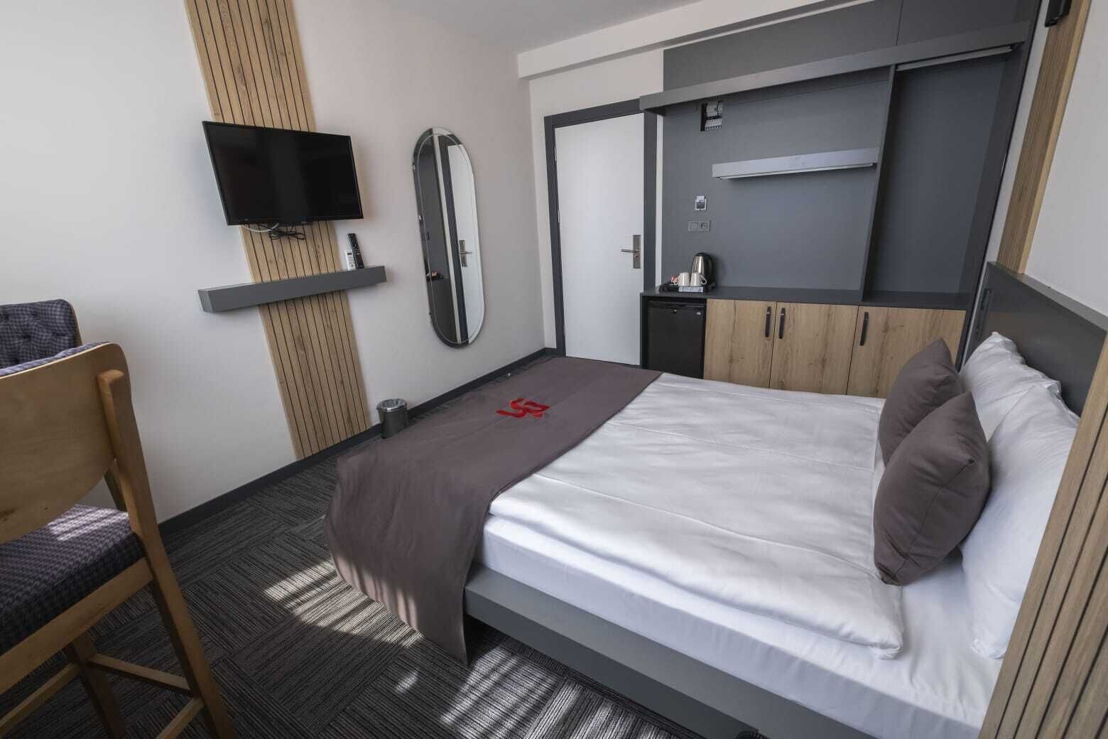 1 habitación, ropa de cama de alta calidad y escritorio 