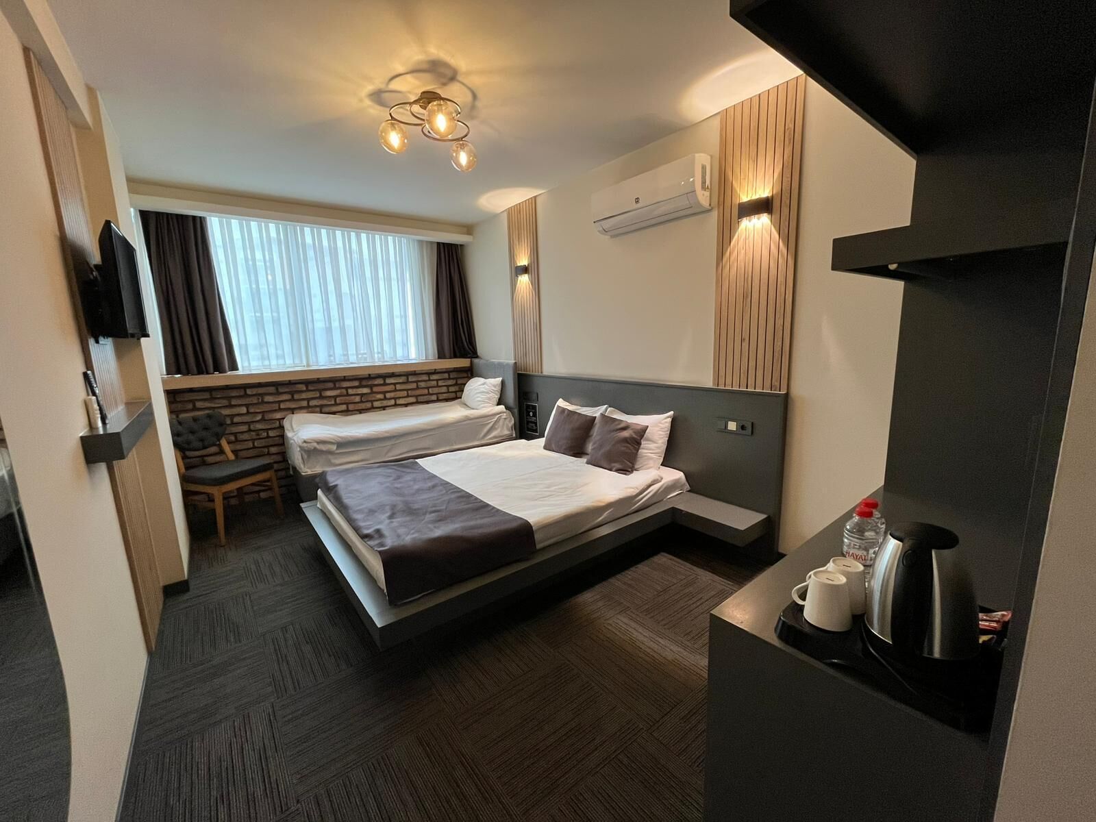 1 habitación, ropa de cama de alta calidad y escritorio 