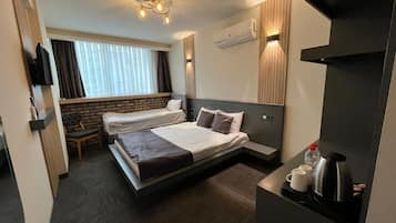 Standard-Zweibettzimmer | 1 Schlafzimmer, hochwertige Bettwaren, Schreibtisch