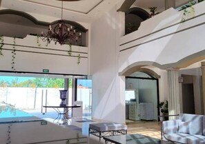 40-inch Smart TV with cable channels, TV - Hotel Real Cocula (Cocula)