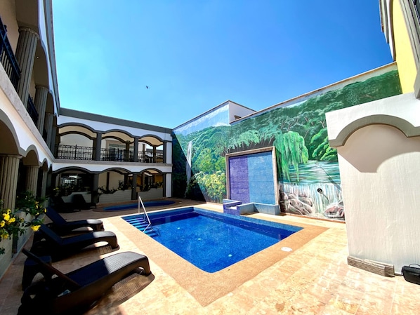 Standard Queen | Pool