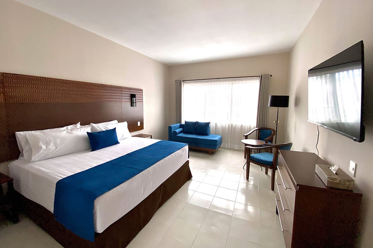 Junior Suite | 1 bedroom, in-room safe, iron/ironing board, bed sheets