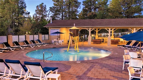 2Bed/2Bath Deluxe Unit in Flagstaff! Complete w/Golf, Pools, and More!